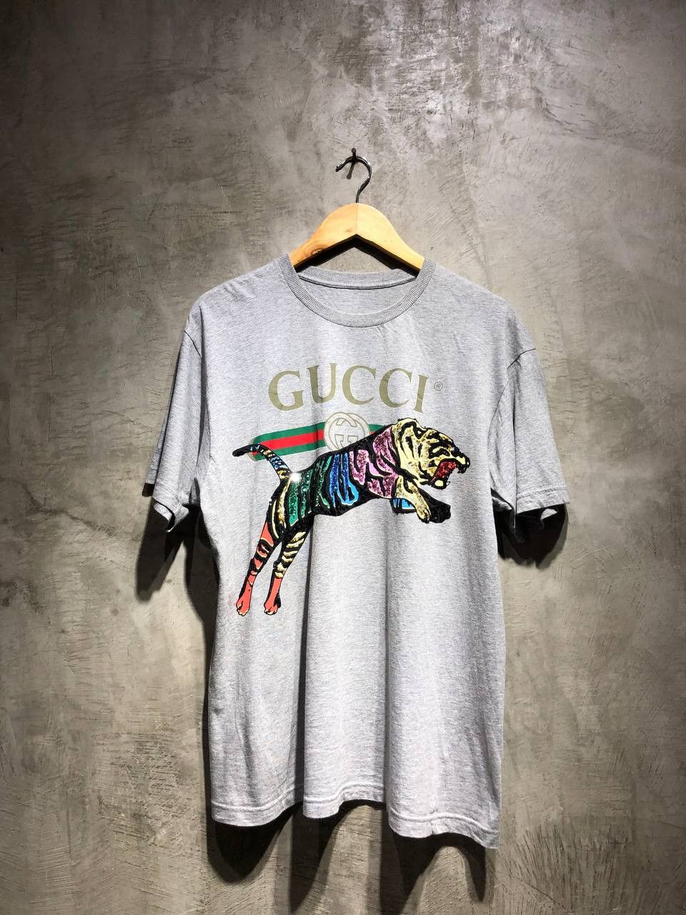 Gucci Gucci Logo sequin tiger tee Size US L / EU 52-54 / 3 - 1 Thumbnail