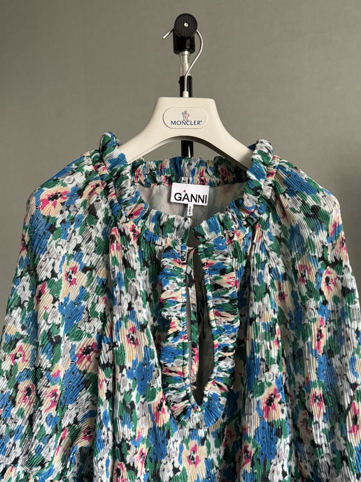 Gianni Valentino Ganni Women's Pleated Georgette Top - Floral Azure Blue Size M / US 6-8 / IT 42-44 - 3 Thumbnail