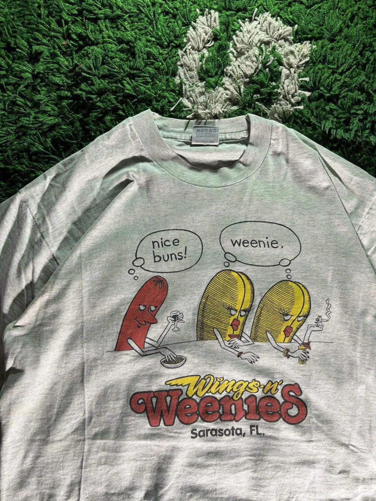 Fruit Of The Loom Vintage Comedy Wings n’ Weenies FL Tee Size US L / EU 52-54 / 3 - 3 Thumbnail