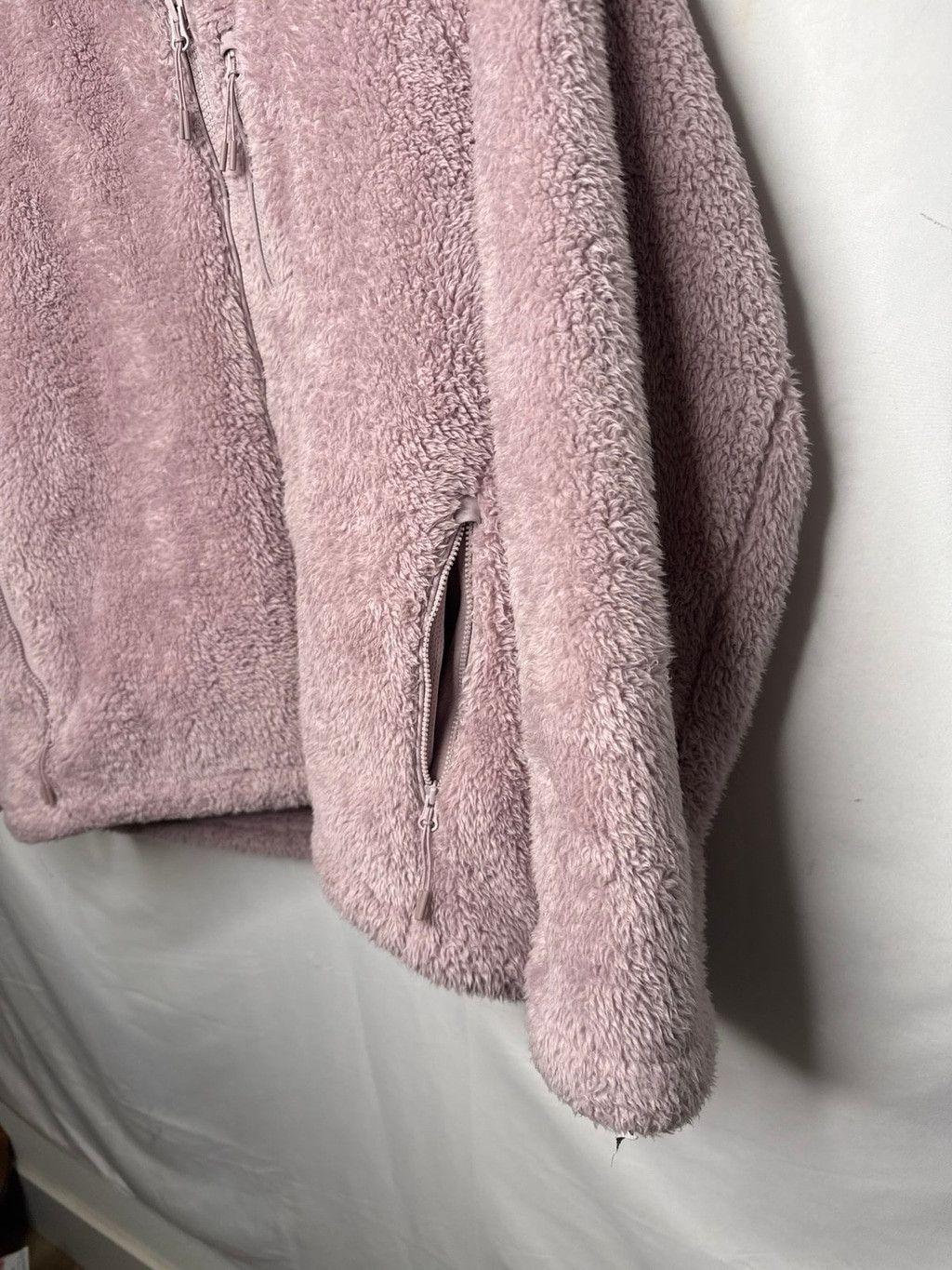 Uniqlo UNIQLO purple fleece furry hooded jacket sweatshirt sz XL Size XL / US 12-14 / IT 48-50 - 3 Thumbnail