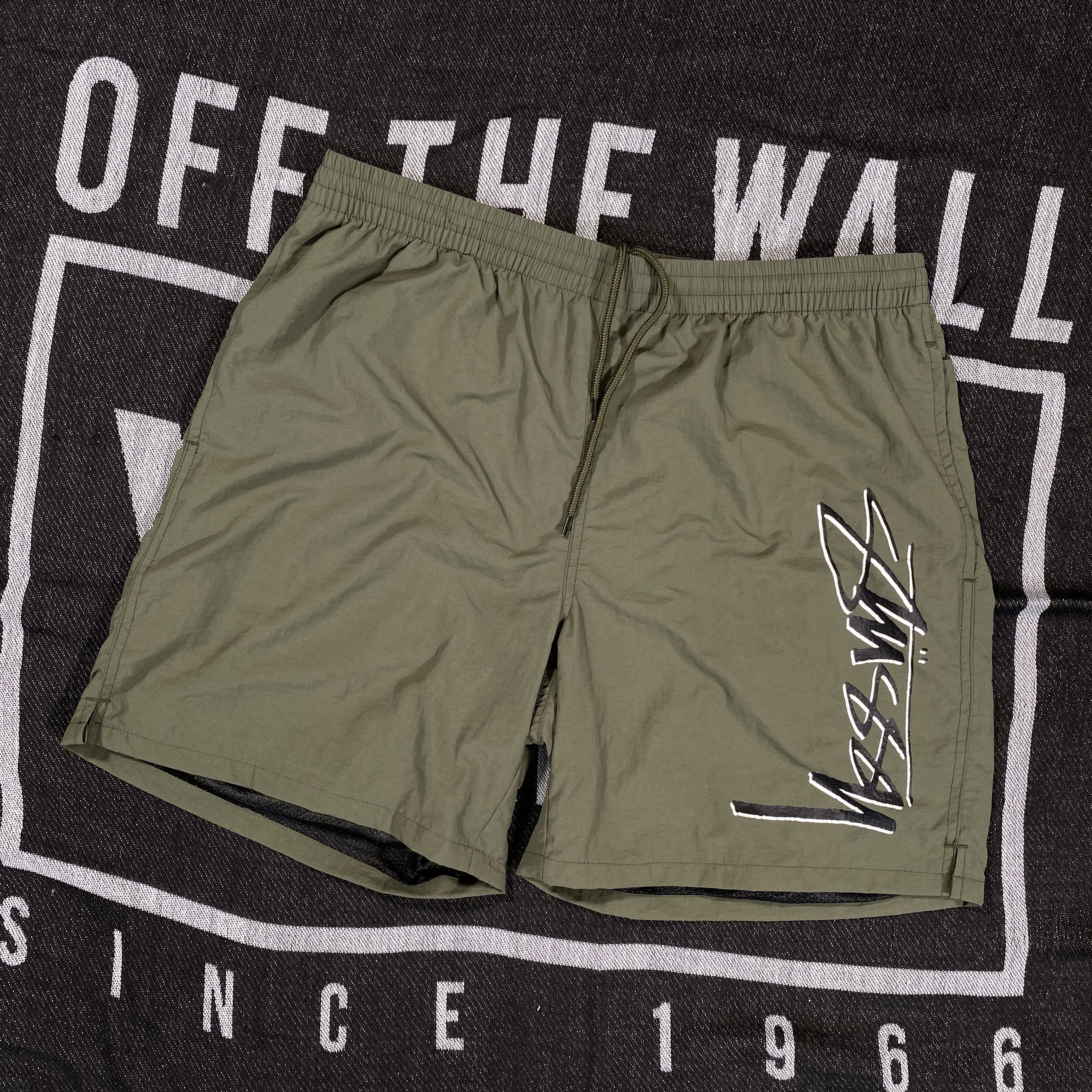 Stussy stussy vertical logo shorts size 32 Size US 32 / EU 48 - 1 Thumbnail