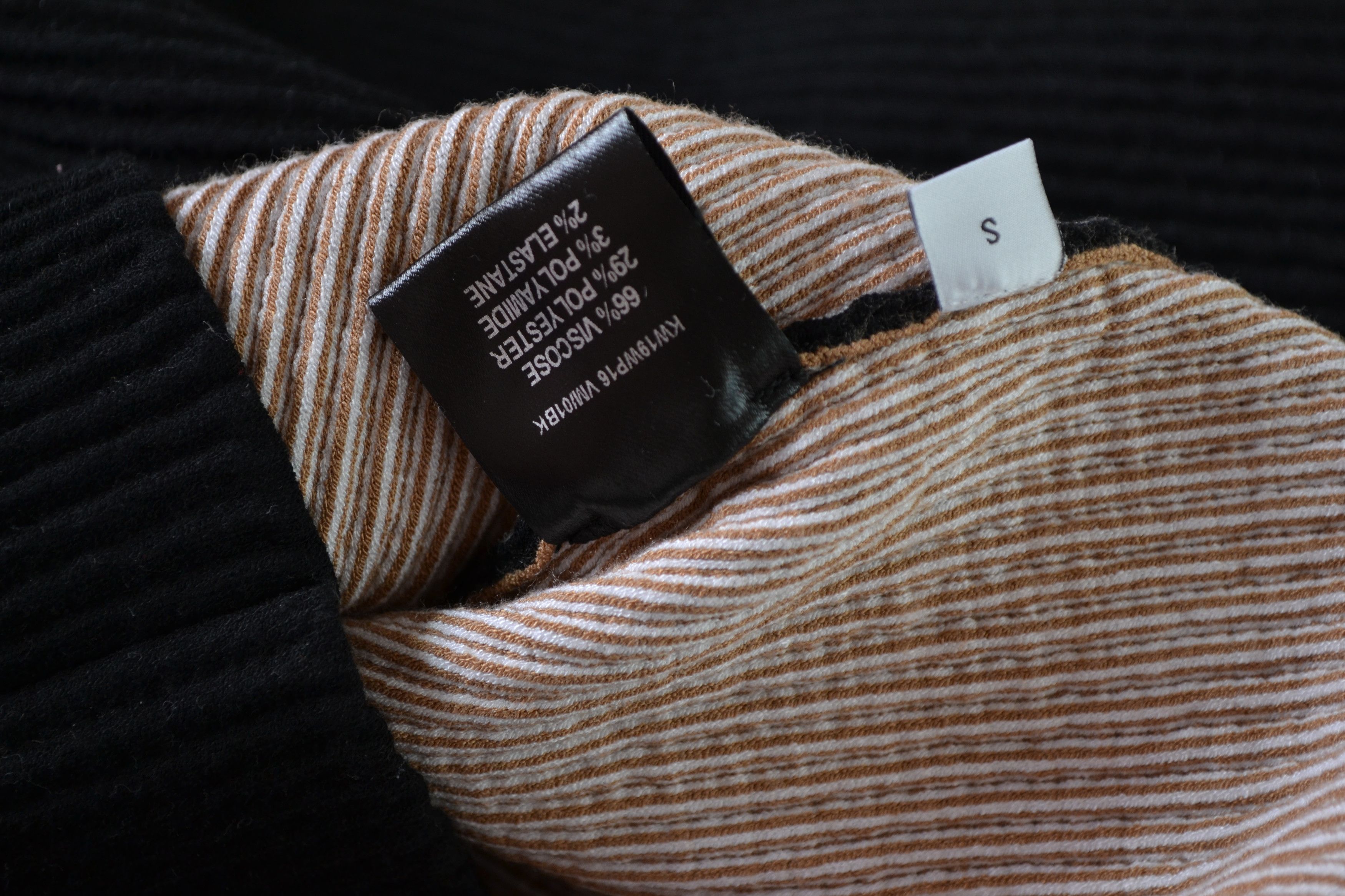 JW Anderson JW Anderson pleated sweater Size S / US 4 / IT 40 - 7 Thumbnail
