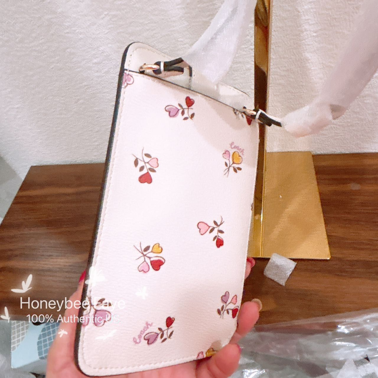 Coach Phone Crossbody Bag With Heart Print CW402 Size ONE SIZE - 4 Thumbnail