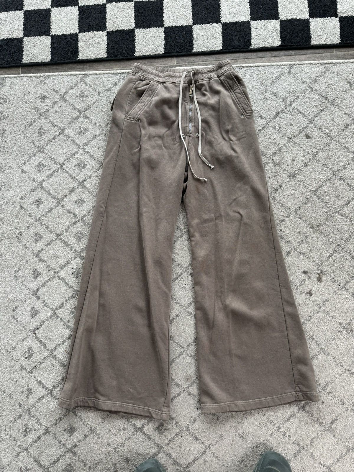 image of Rick Owens Gray Geth Bela Sweatpants in Grey, Men's (Size 34)