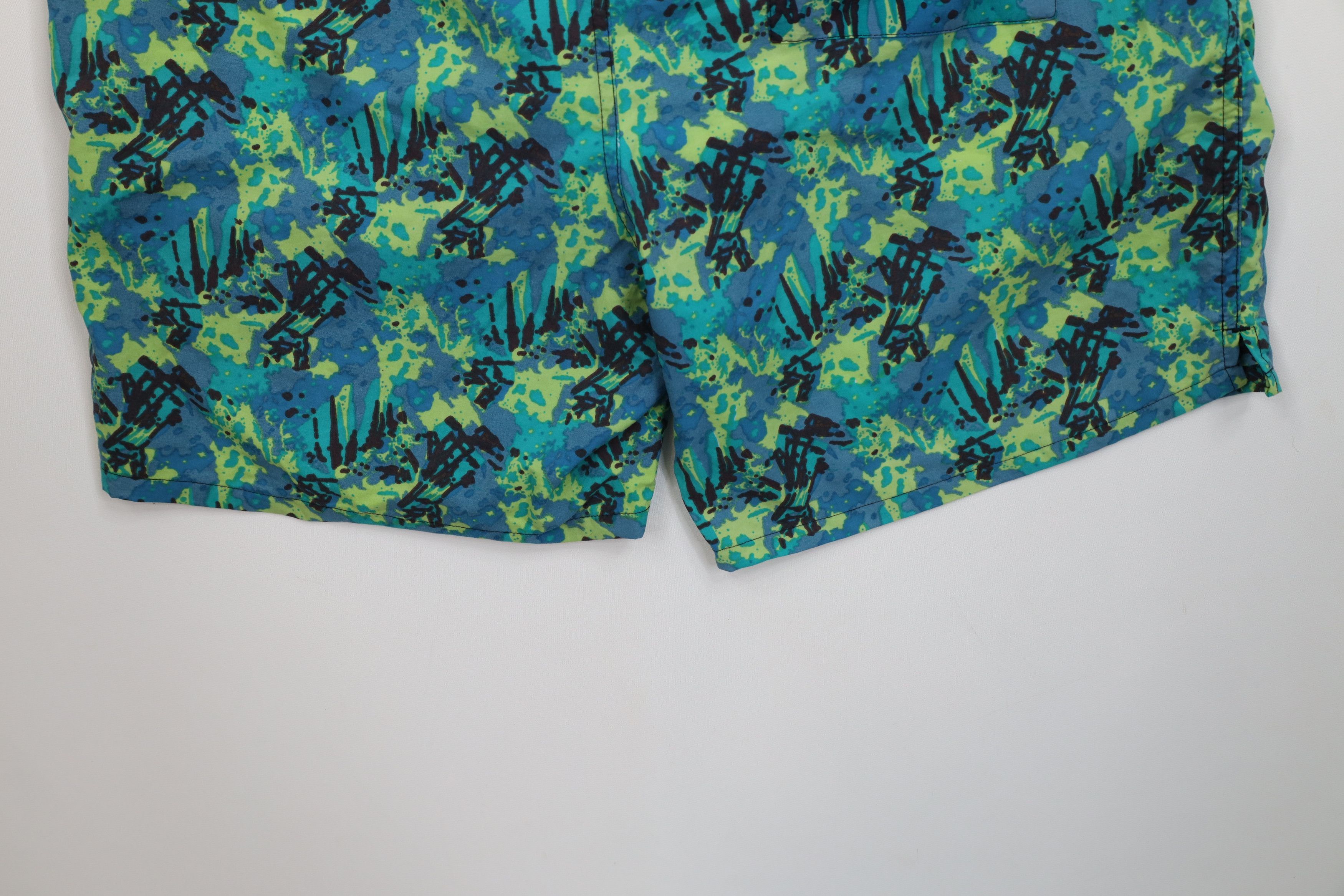 Vintage Vintage 90s Streetwear Paint Splatter Lined Shorts Trunks Size US 34 / EU 50 - 12 Thumbnail