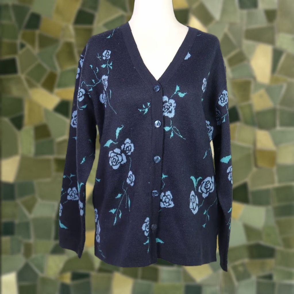 Vintage VINTAGE Camela Navy Blue Rose Floral Wool Blend Knit Cardigan Sweater S Women Long Sleeve V-Neck 90s 80s Fall Winter Spring Size S / US 4 / IT 40 - 1 Thumbnail