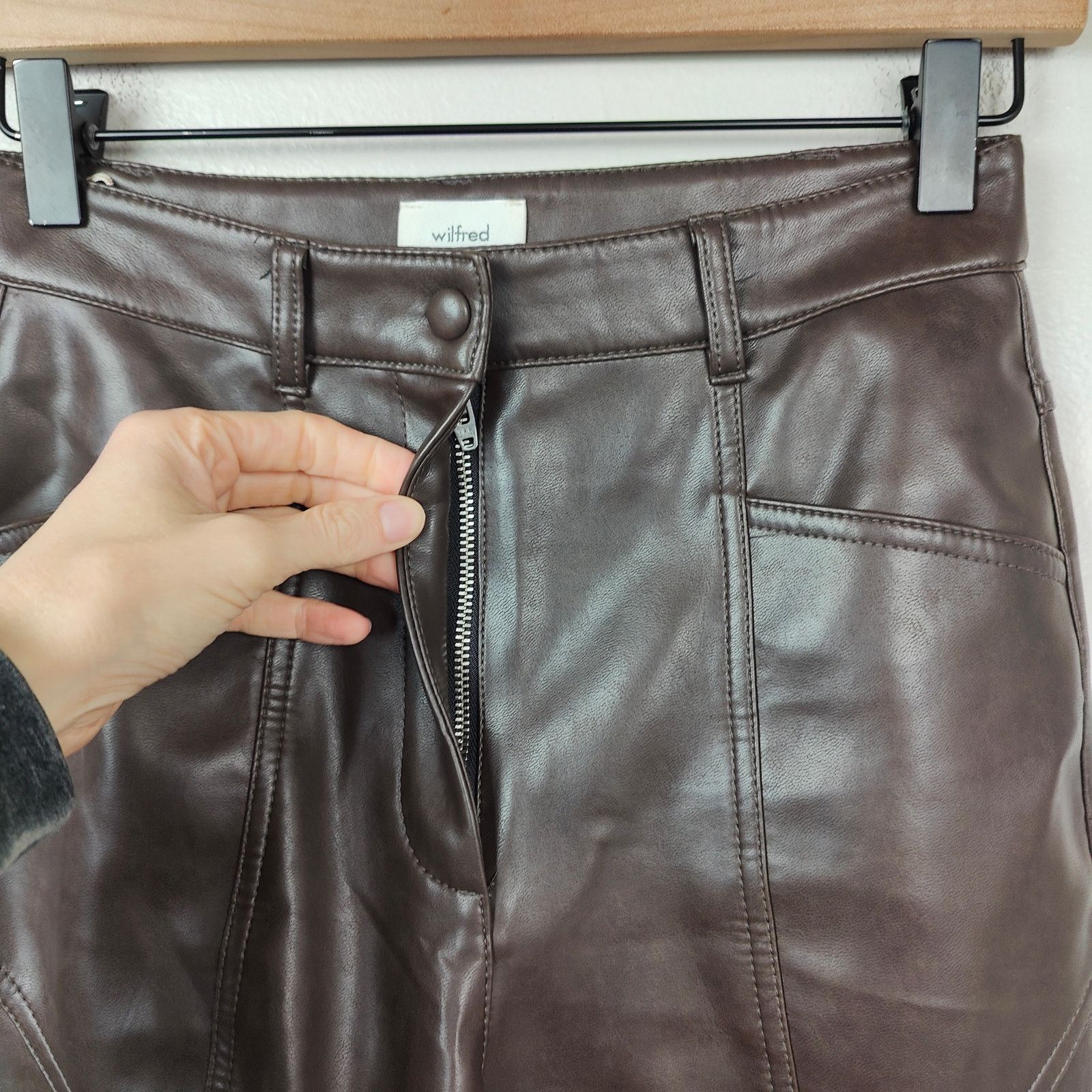 Aritzia Aritzia Wilfred Rebel Pants Womens 2 Faux Leather Straight Size 26" / US 2 / IT 38 - 4 Thumbnail