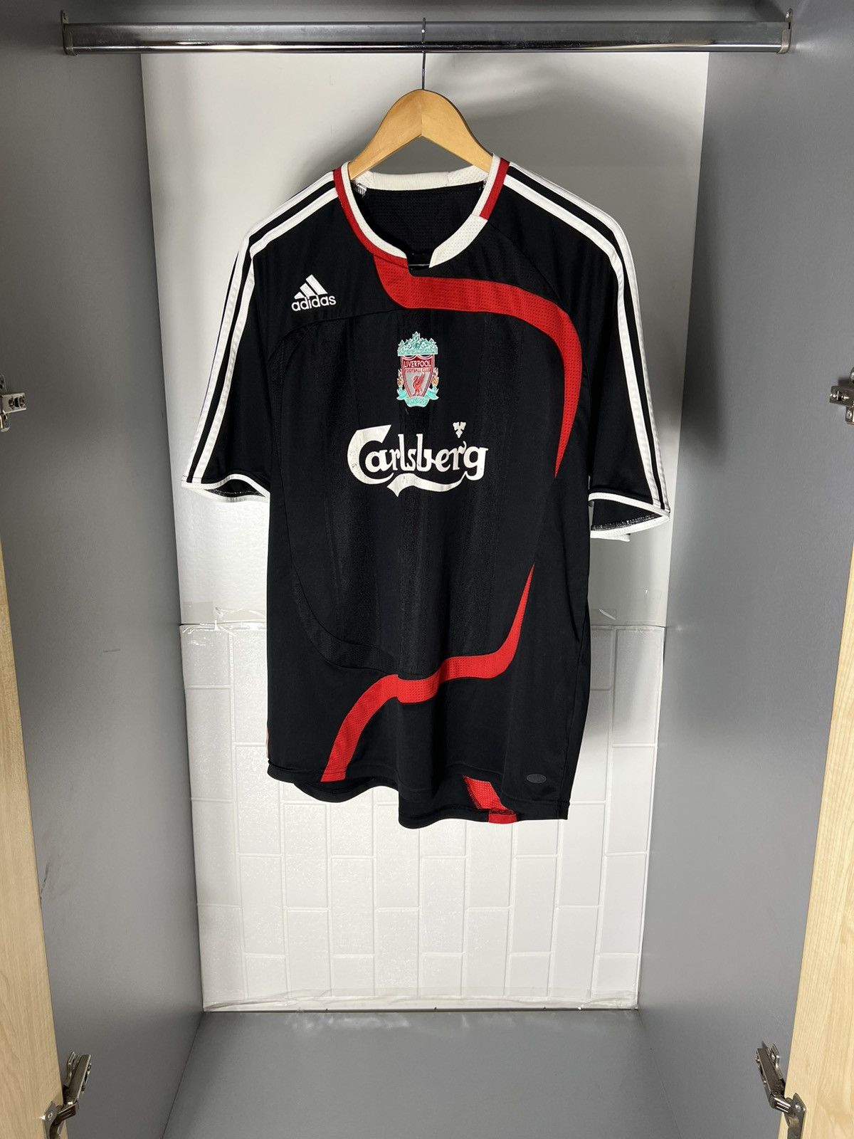 Vintage VERY RARE ADIDAS FC LIVERPOOL ENGLAND SOCCER JERSEY RETRO Size US L / EU 52-54 / 3 - 4 Thumbnail
