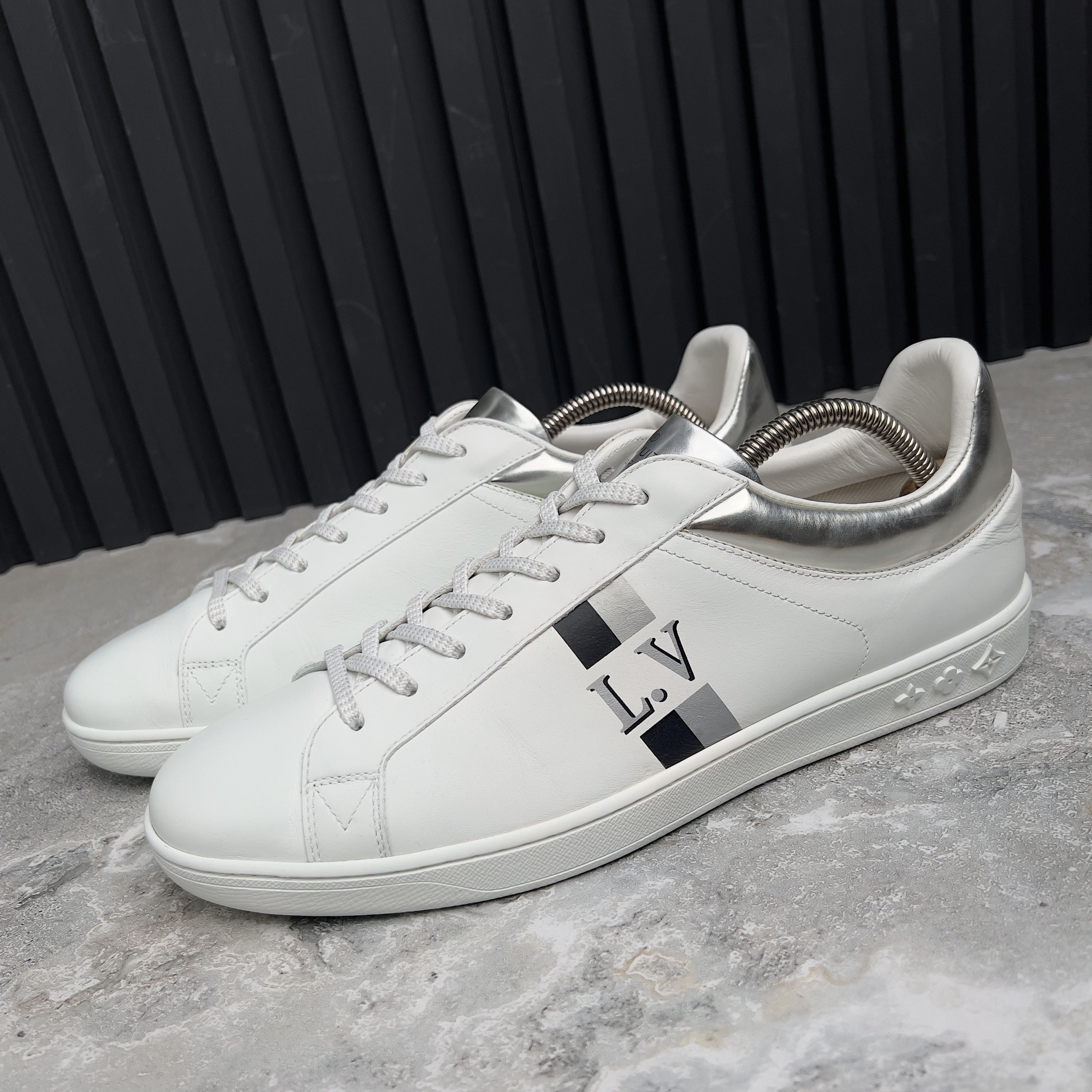Louis Vuitton Louis Vuitton Luxembourg Sneakers Logo Leather Size US 8.5 / EU 41-42 - 1 Thumbnail