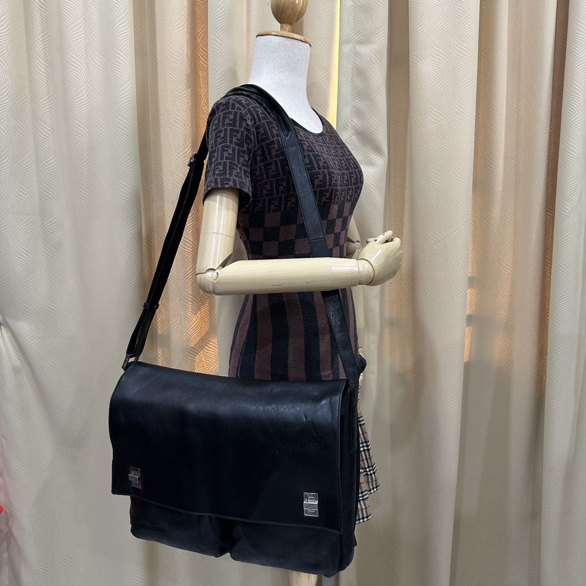 Gucci GUCCI BLACK LEATHER MESENGGER BAG 22 Size ONE SIZE - 1 Thumbnail