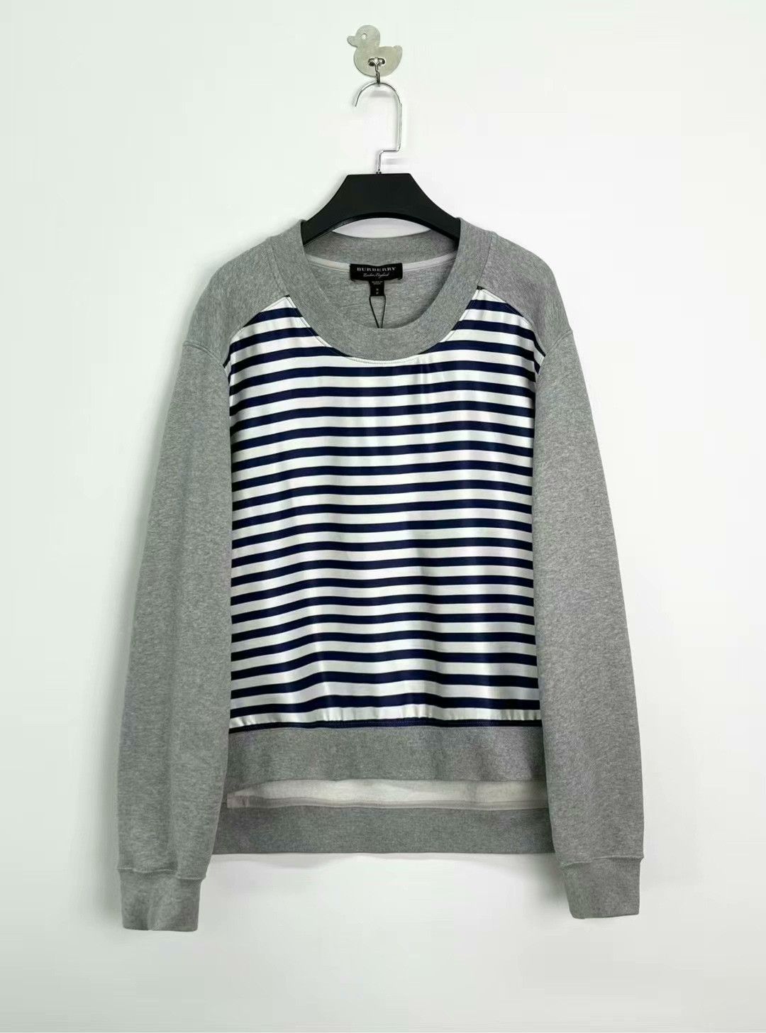 Burberry burberry gray stripe logo sweatshirt for women Size US S / EU 44-46 / 1 - 1 Thumbnail