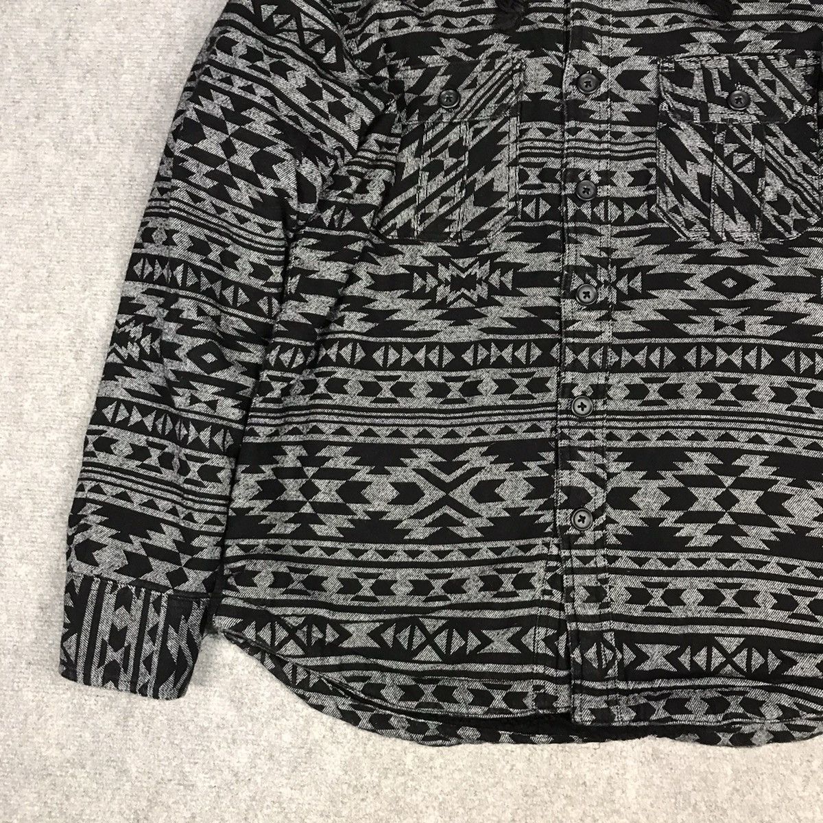 Edwin × Japanese Brand BLACK NAVAJO PUNK STYLE SHERPA EDWIN BUTTON HOODIES JACKET Size US M / EU 48-50 / 2 - 3 Thumbnail