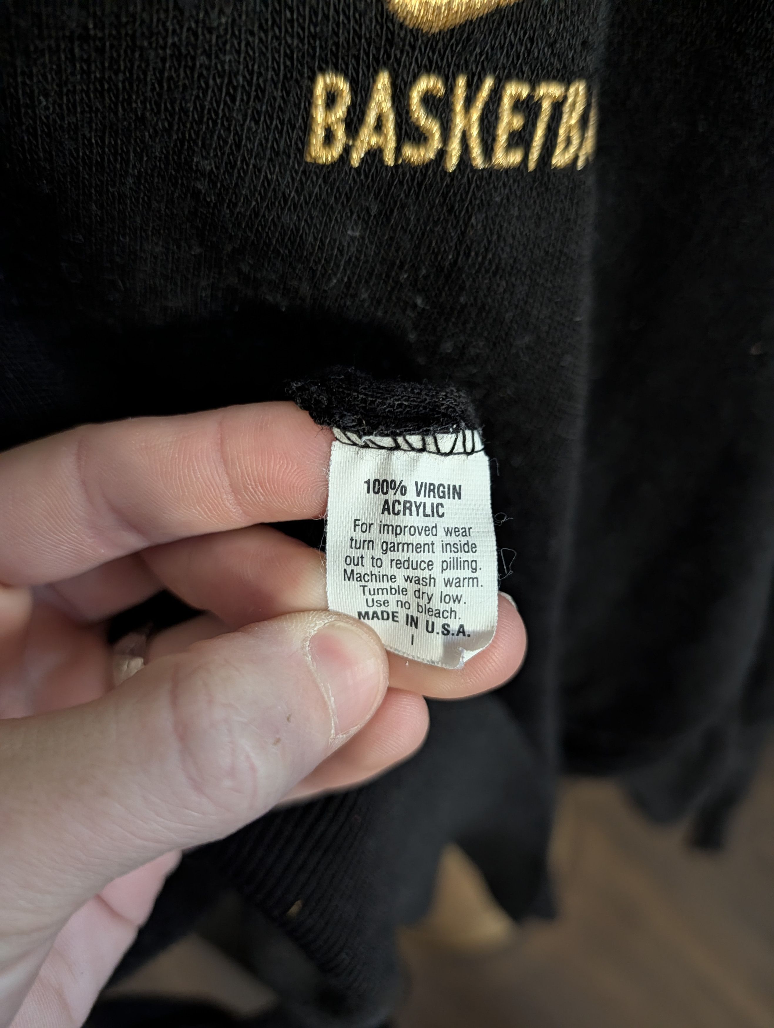 Nike RARE Vintage Nike Basketball MiUSA Black V-Neck Sweater XL Size US XL / EU 56 / 4 - 10 Thumbnail