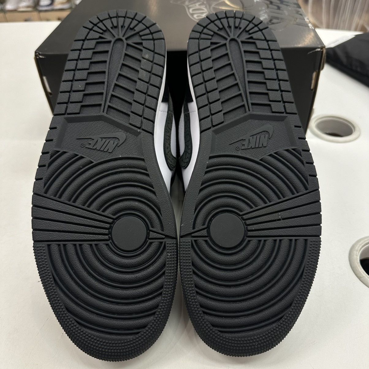 Jordan Brand × Nike Size 11 - Nike Air Jordan 1 Mid SE Off Noir Black White Size US 11 / EU 44 - 5 Thumbnail