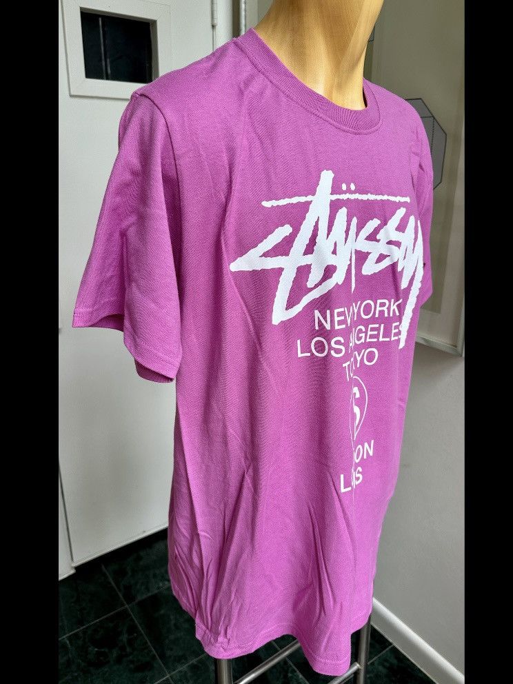 Stussy NEW STUSSY WORLD TOUR STREETWEAR TSHIRT BERRY PURPLE M TOKYO Size US M / EU 48-50 / 2 - 2 Thumbnail