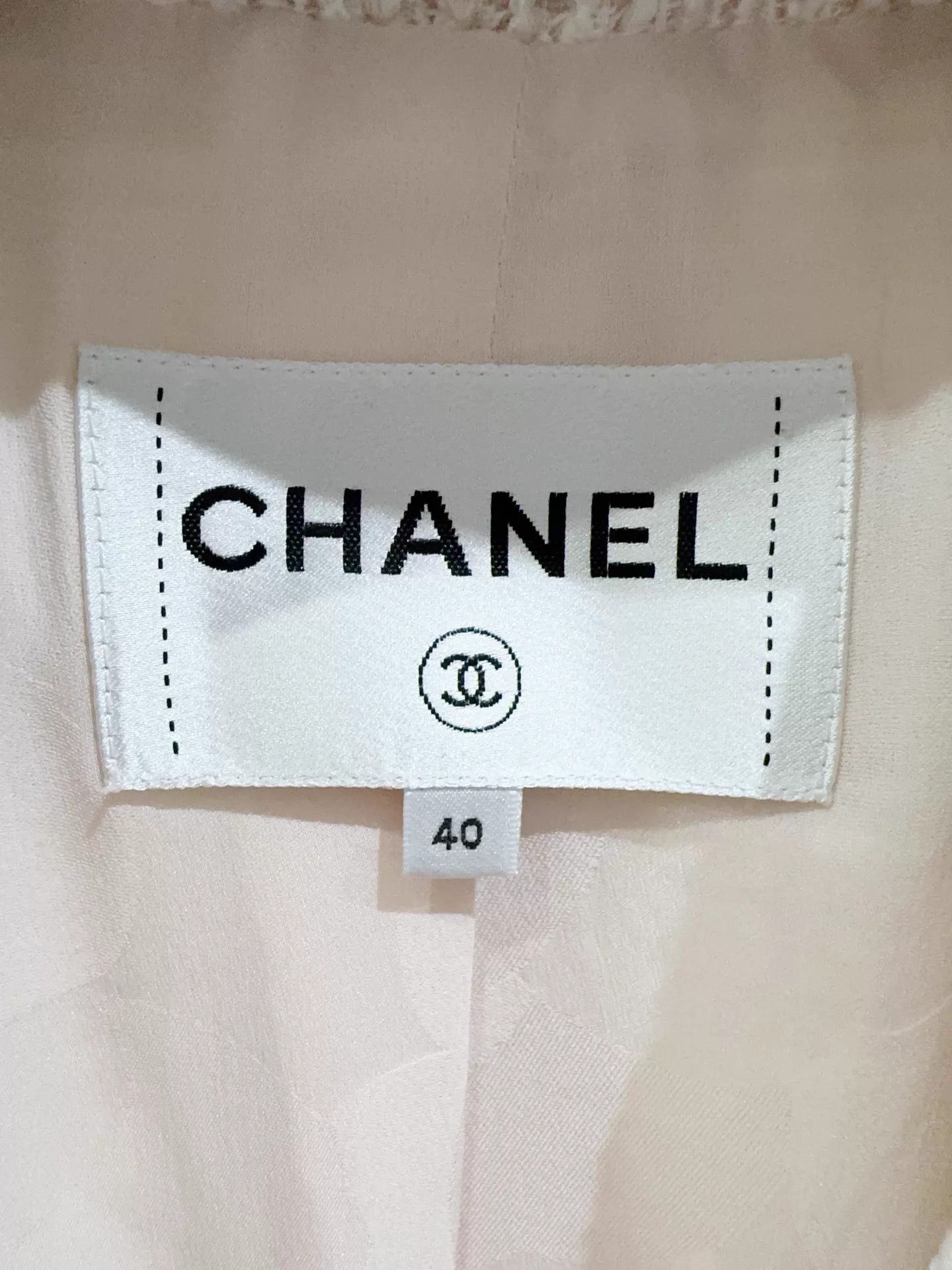 Chanel Chanel 24P Pale Pink Tweed Jacket 40 Near New Size M / US 6-8 / IT 42-44 - 2 Thumbnail