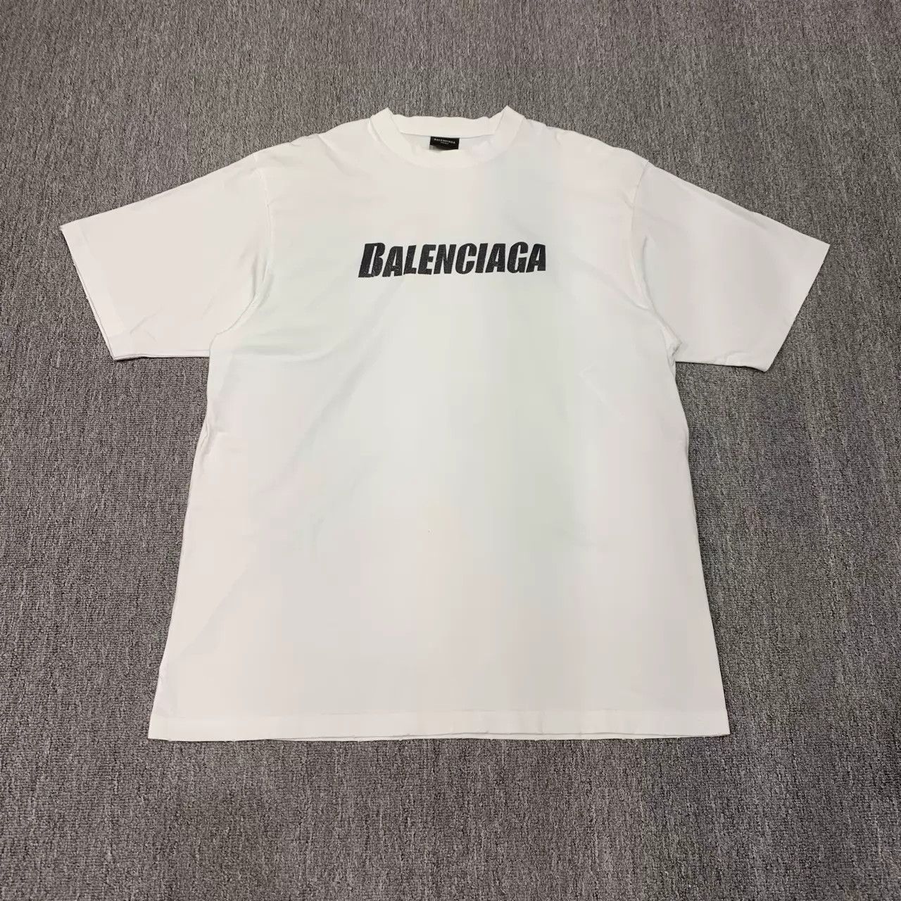 Balenciaga Balenciaga White Distressed Logo SS Tee XXS 95 New Size US XXS / EU 40 - 1 Thumbnail