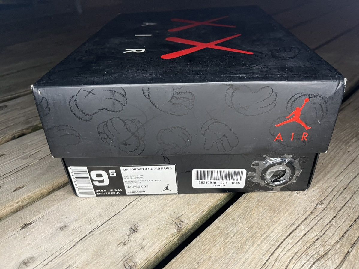 Jordan Brand × Kaws Kaws X Air Jordan Retro 4 Suede Grey Deadstock Size US 9.5 / EU 42-43 - 10 Thumbnail