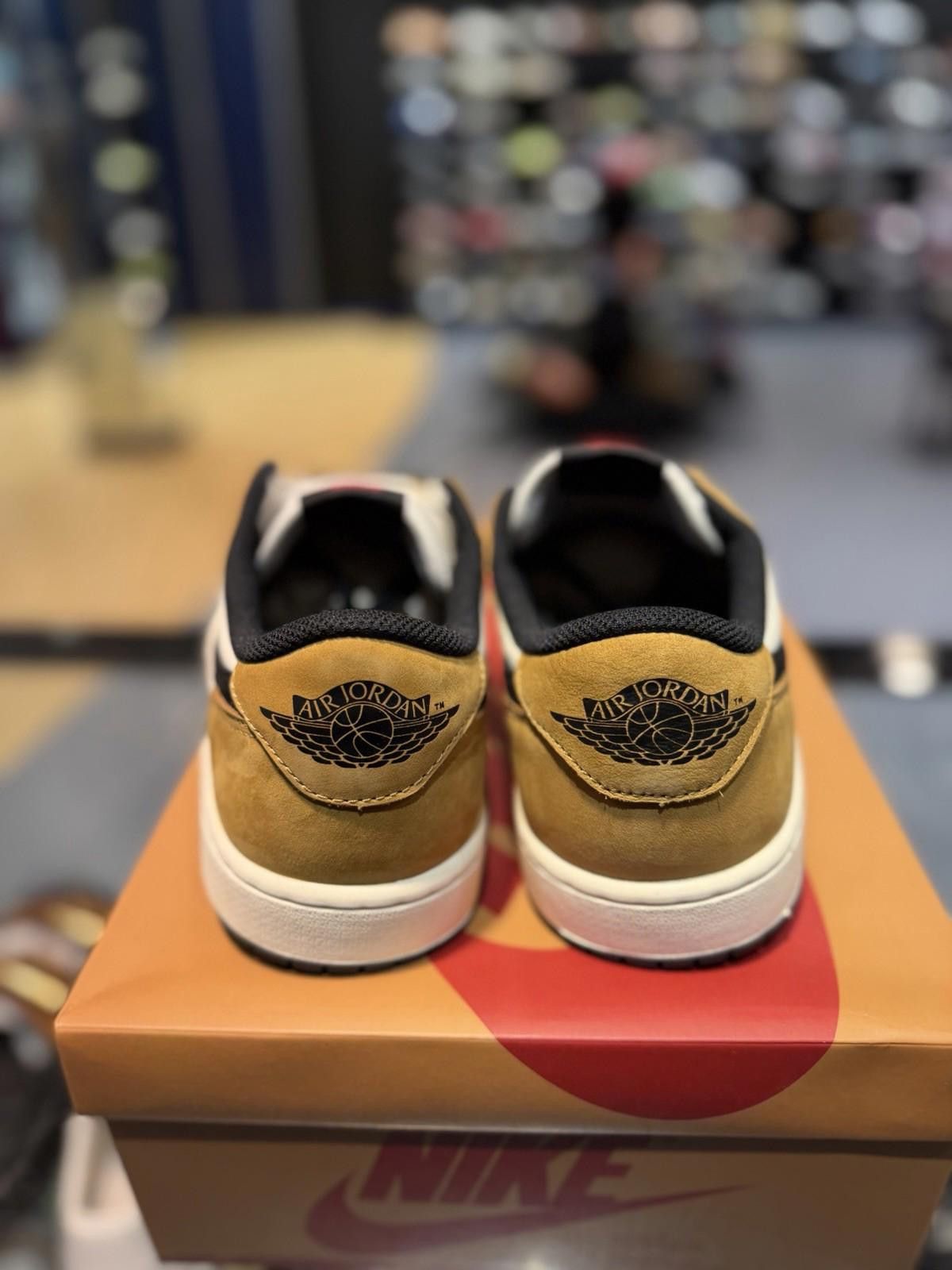 Jordan Brand Size 10.5M Air Jordan 1 Low OG Rookie of the Year CZ0790-107 Size US 10.5 / EU 43-44 - 6 Thumbnail
