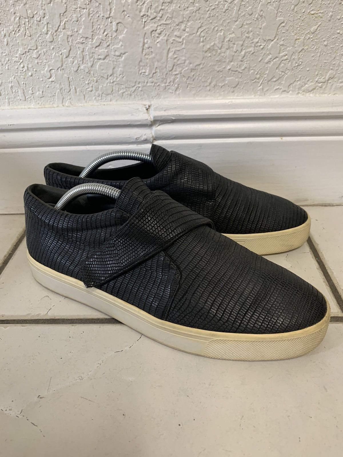 Vince Vince Low Top Snake Skin Sneakers Size 11 Size US 11 / IT 41 - 1 Thumbnail