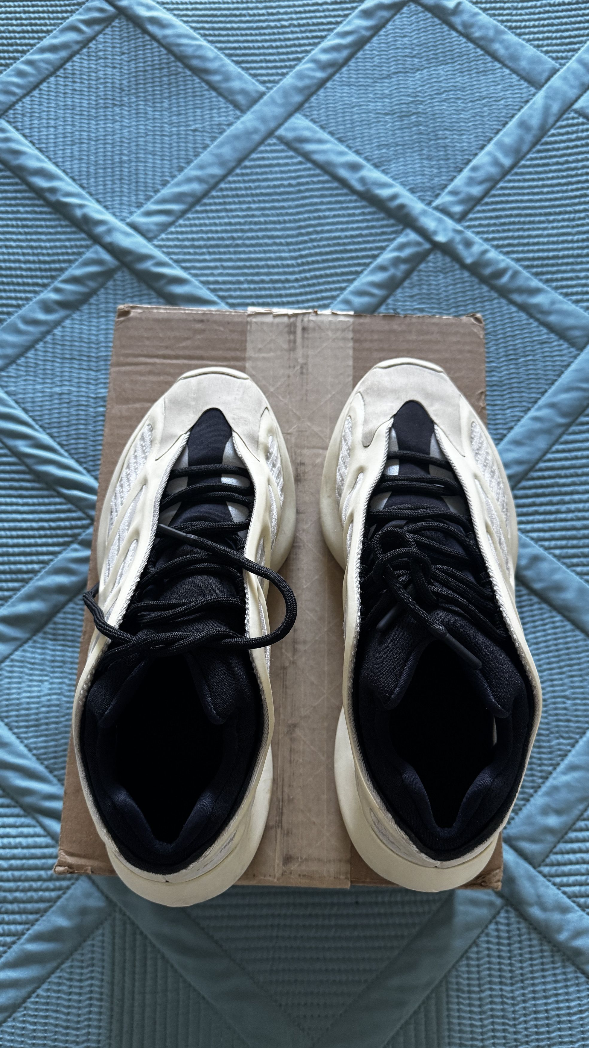 Yeezy Adidas Yeezy 700 V3 Azael Size US 10 / EU 43 - 10 Thumbnail