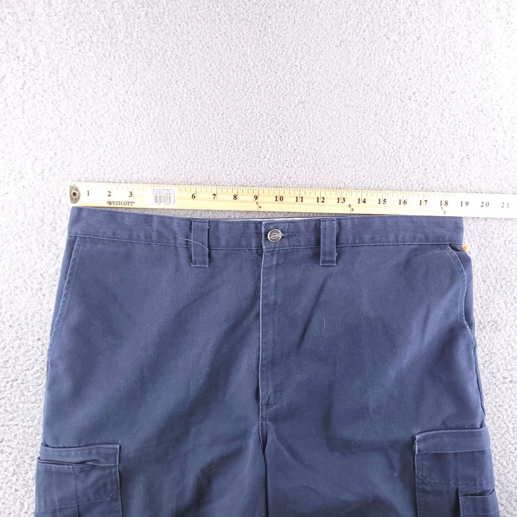 Dickies Dickies Shorts Mens 38 Blue Cargo Workwear Rugged Durable/Good condition overall/Cargo Style Mens 38 Blue Dickies Workwear Shorts Size US 38 / EU 54 - 7 Thumbnail
