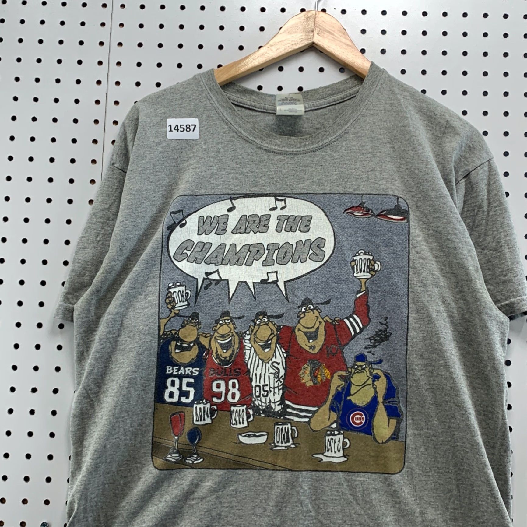 Gildan We Are The Champions Shirt Chicago Teams Bears Blackhawks Cubs Sox Large L Tee Size US L / EU 52-54 / 3 - 2 Thumbnail