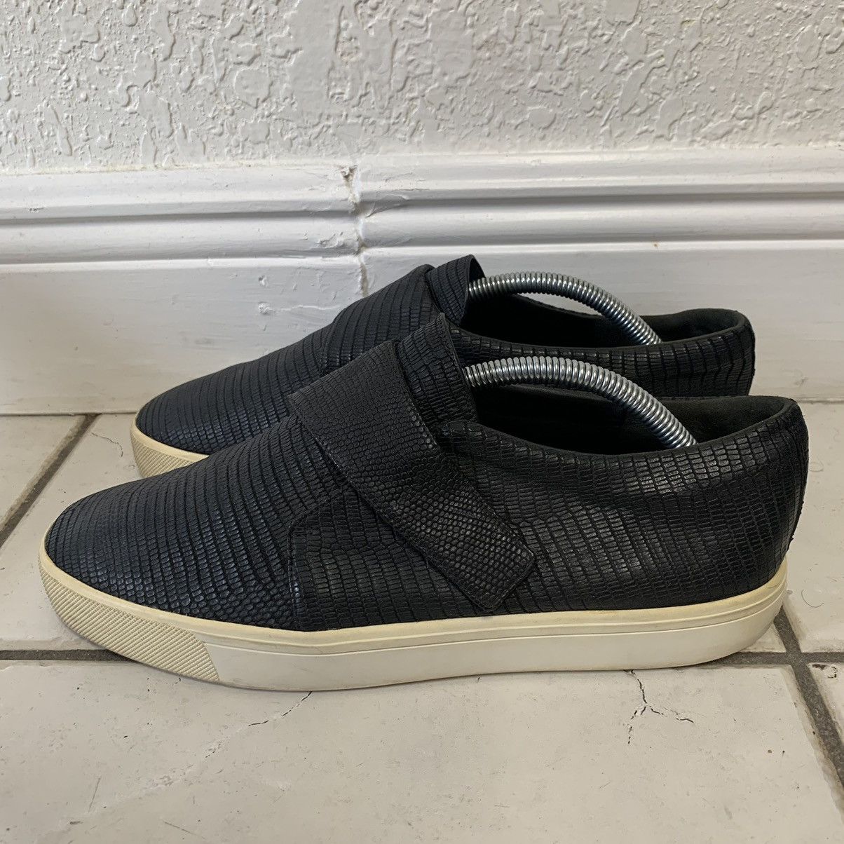 Vince Vince Low Top Snake Skin Sneakers Size 11 Size US 11 / IT 41 - 4 Thumbnail
