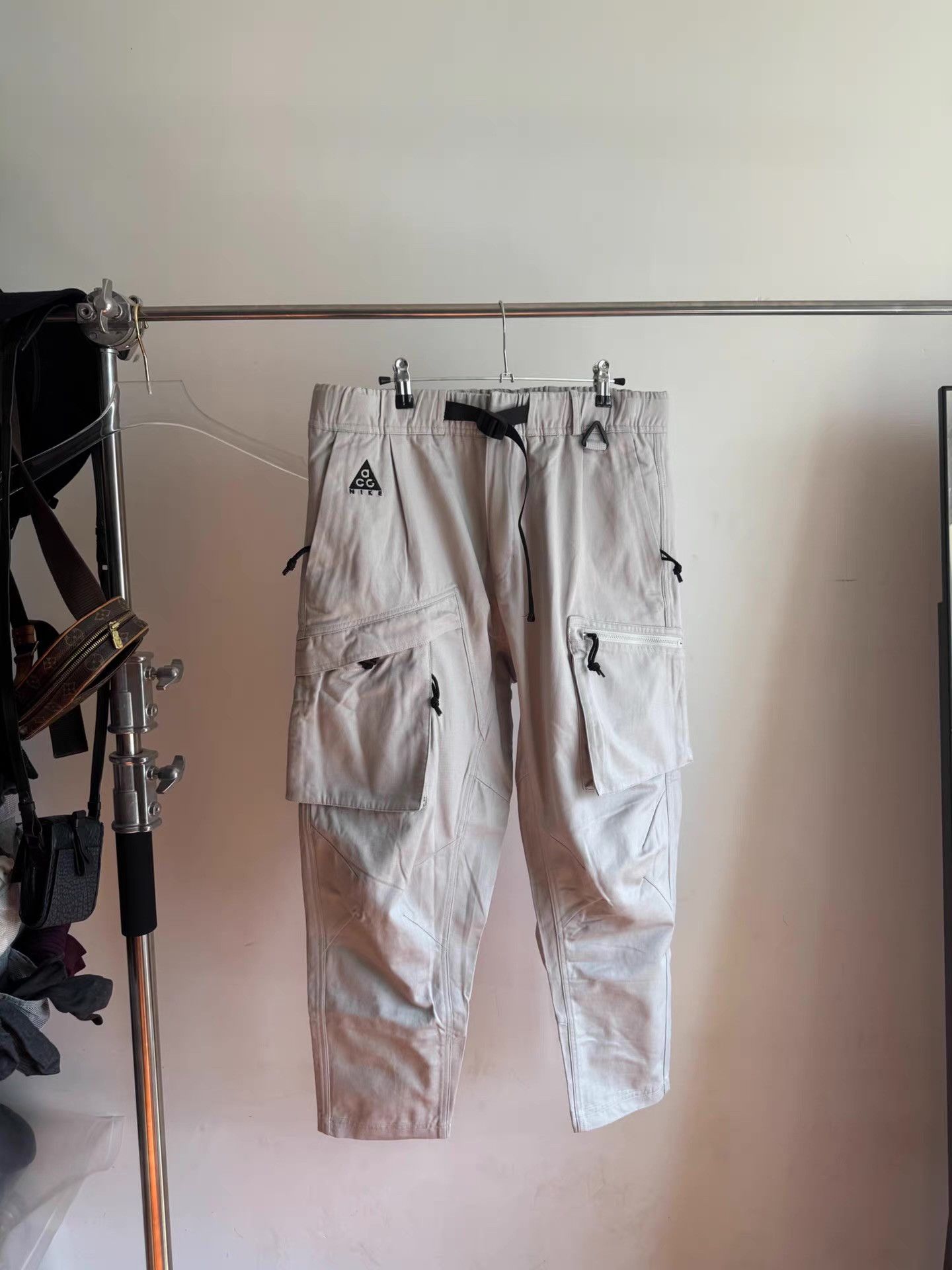 Nike Nike ACG Cargo Pants 2-Pocket Grey Cargo Pants Q17 Size US 36 / EU 52 - 1 Thumbnail