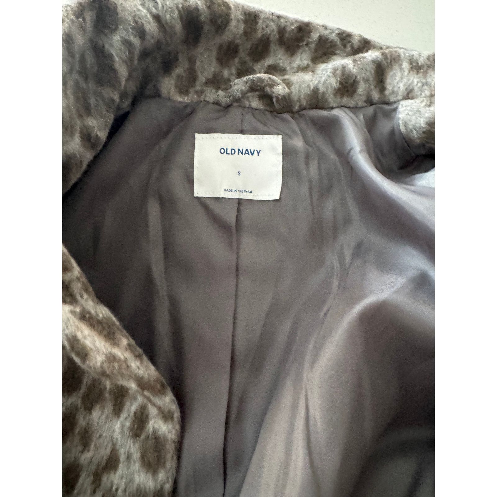 Old Navy Faux Fur Coat Size S / US 4 / IT 40 - 2 Thumbnail