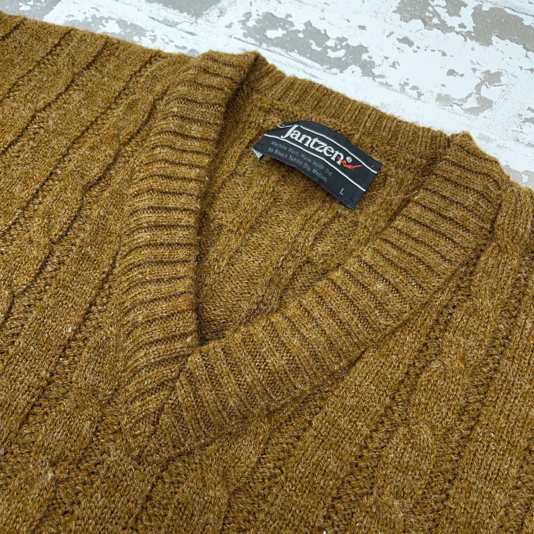 Jantzen Vintage Jantzen Men's Sweater L Cable Knit Brown Acrylic V-Neck Classic Pullover Fall Winter Seasonal Size US L / EU 52-54 / 3 - 5 Thumbnail