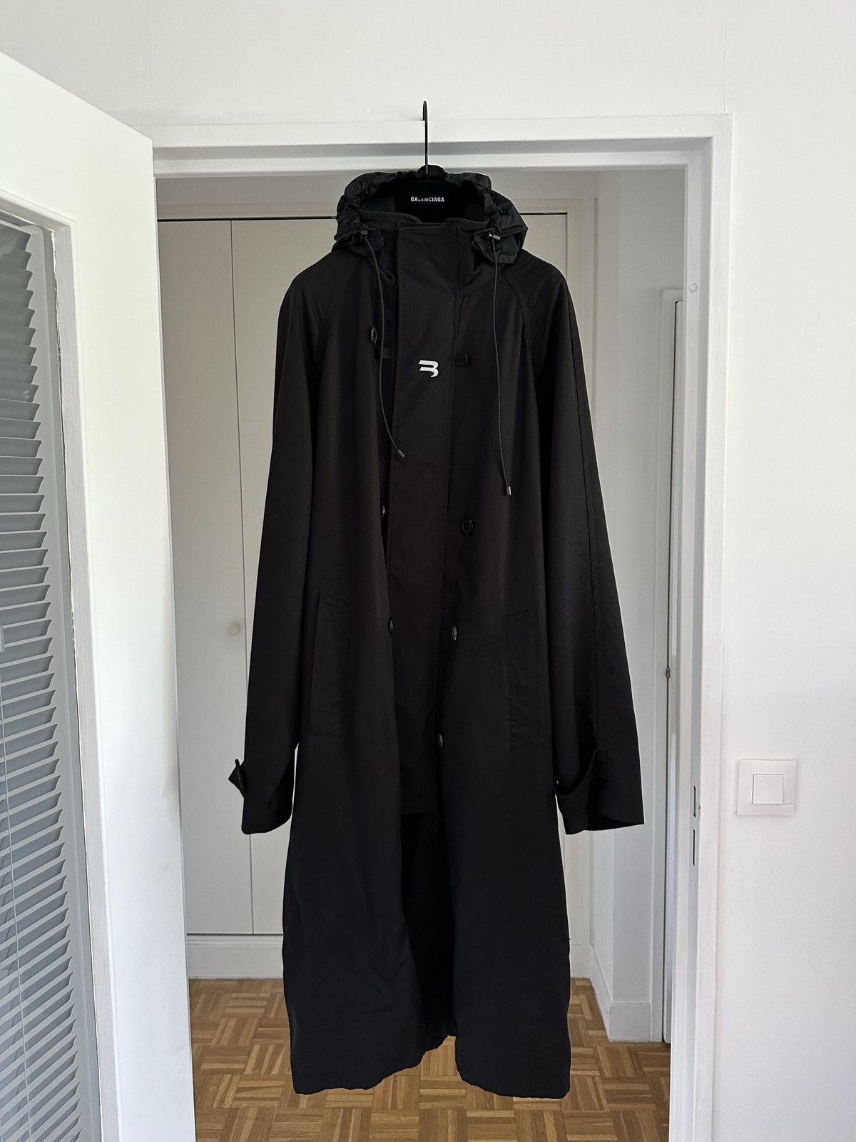 image of Balenciaga Sporty B Ss21 Tech Gabardine Sport Trench Coat in Black, Men's (Size Small)