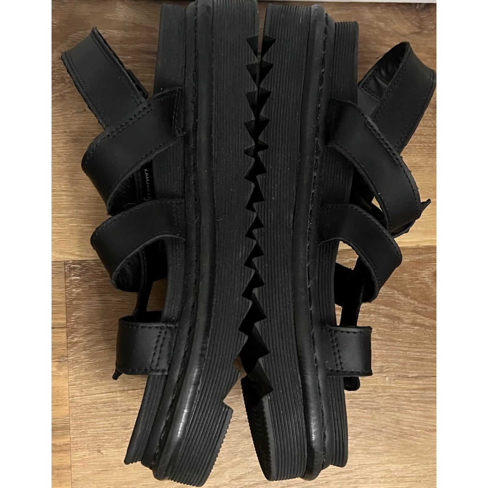 Dr. Martens Dr. Martens Yelena Hydro Leather Sandal Women Black Strappy Buckle 9 41 Casual Spring Summer Vintage No Size US 7 / IT 37 - 4 Thumbnail