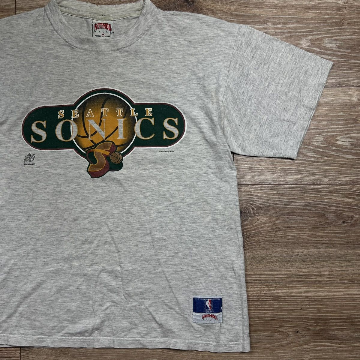 Nutmeg 90s Nutmeg Seattle Sonics Vintage NBA Oversized Tee T-Shirt Size US M / EU 48-50 / 2 - 3 Thumbnail