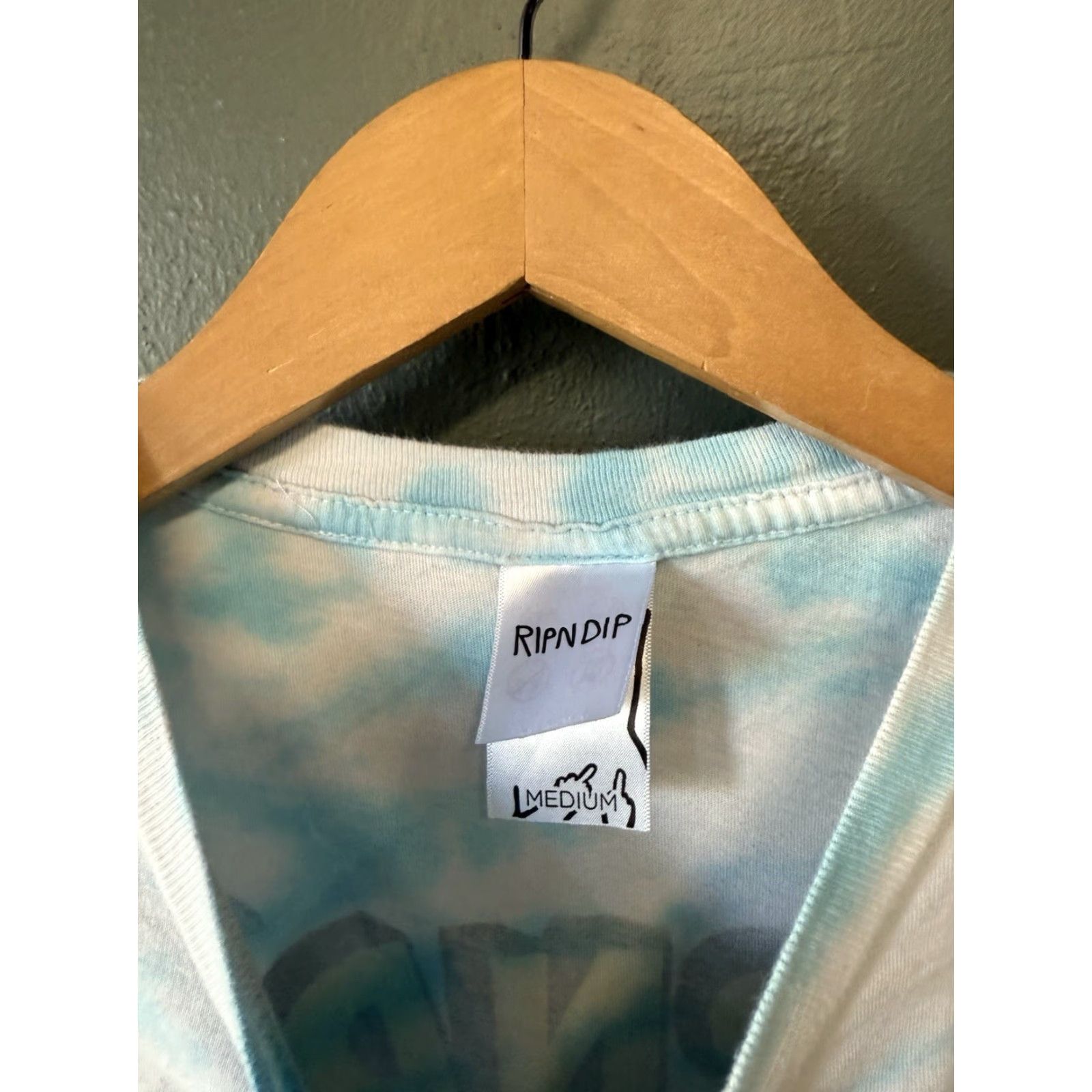 RIPNDIP Rip n Dip Shirt Mens Blue Tie Dye Short Sleeve Wizard of Oz Graphic Size L Size US 33 - 3 Thumbnail