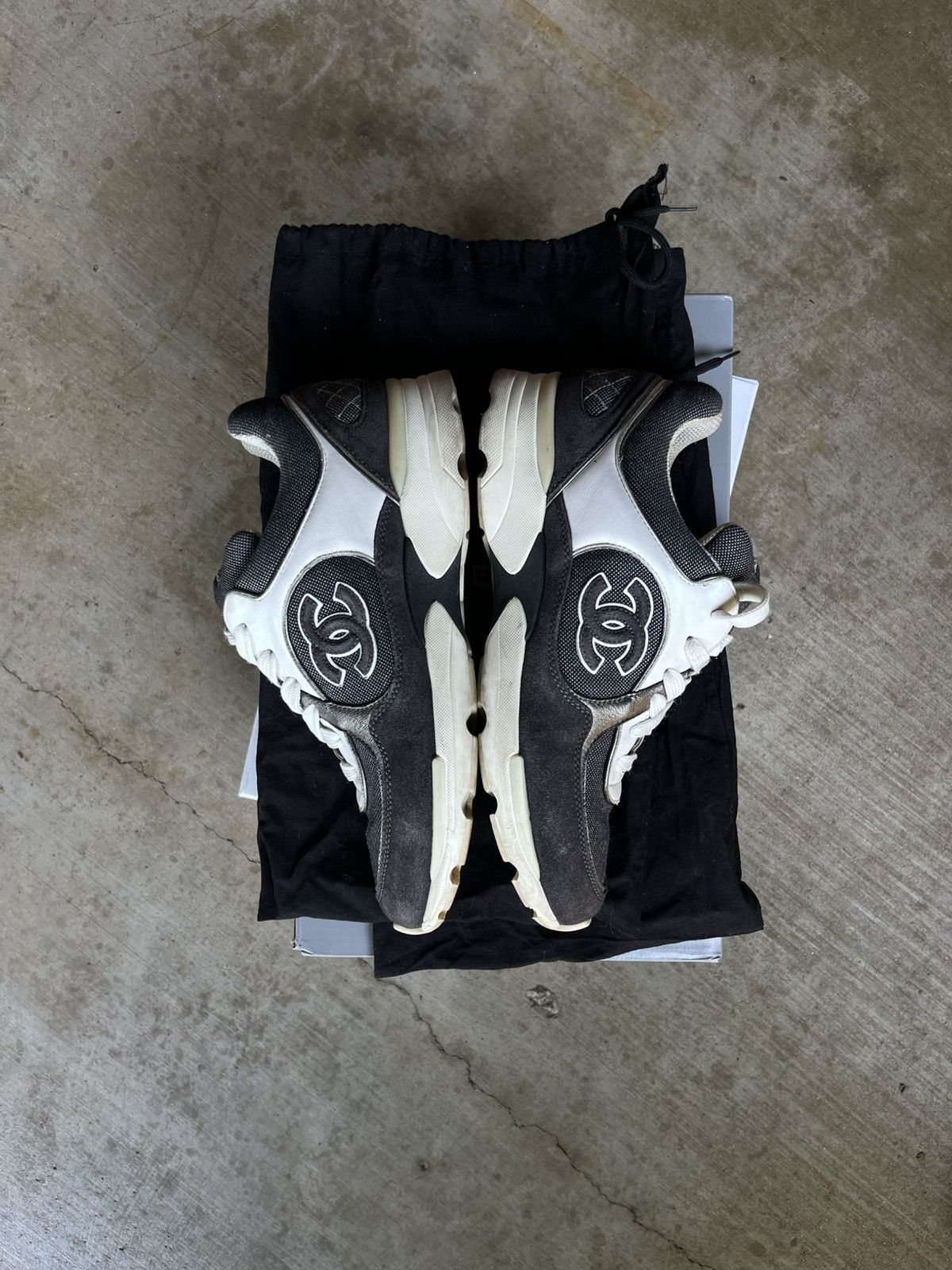 Chanel chanel black/white denim, suede & leather cc lowtop Sneakers Size US 6 / EU 39 - 7 Thumbnail