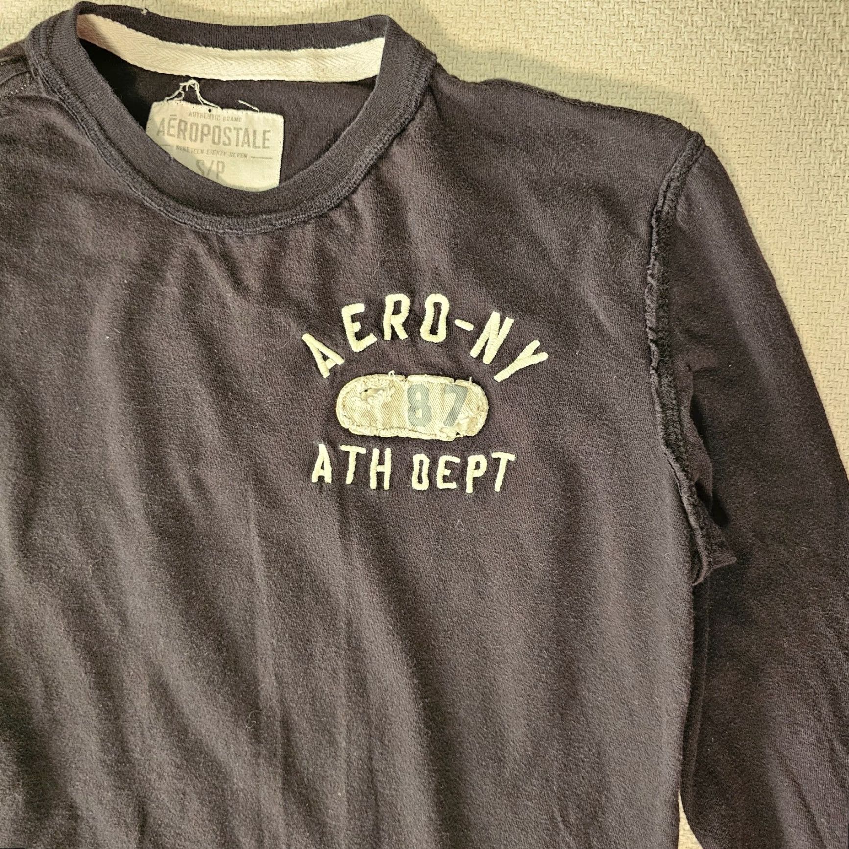 Vintage Aéropostale Shirt Mens S Black Aero 87 Logo Print Long Sleeve 100% Cotton Crew Neck T-Shirt Man 90s USA Band Aerosmith Logo Size US S / EU 44-46 / 1 - 3 Thumbnail
