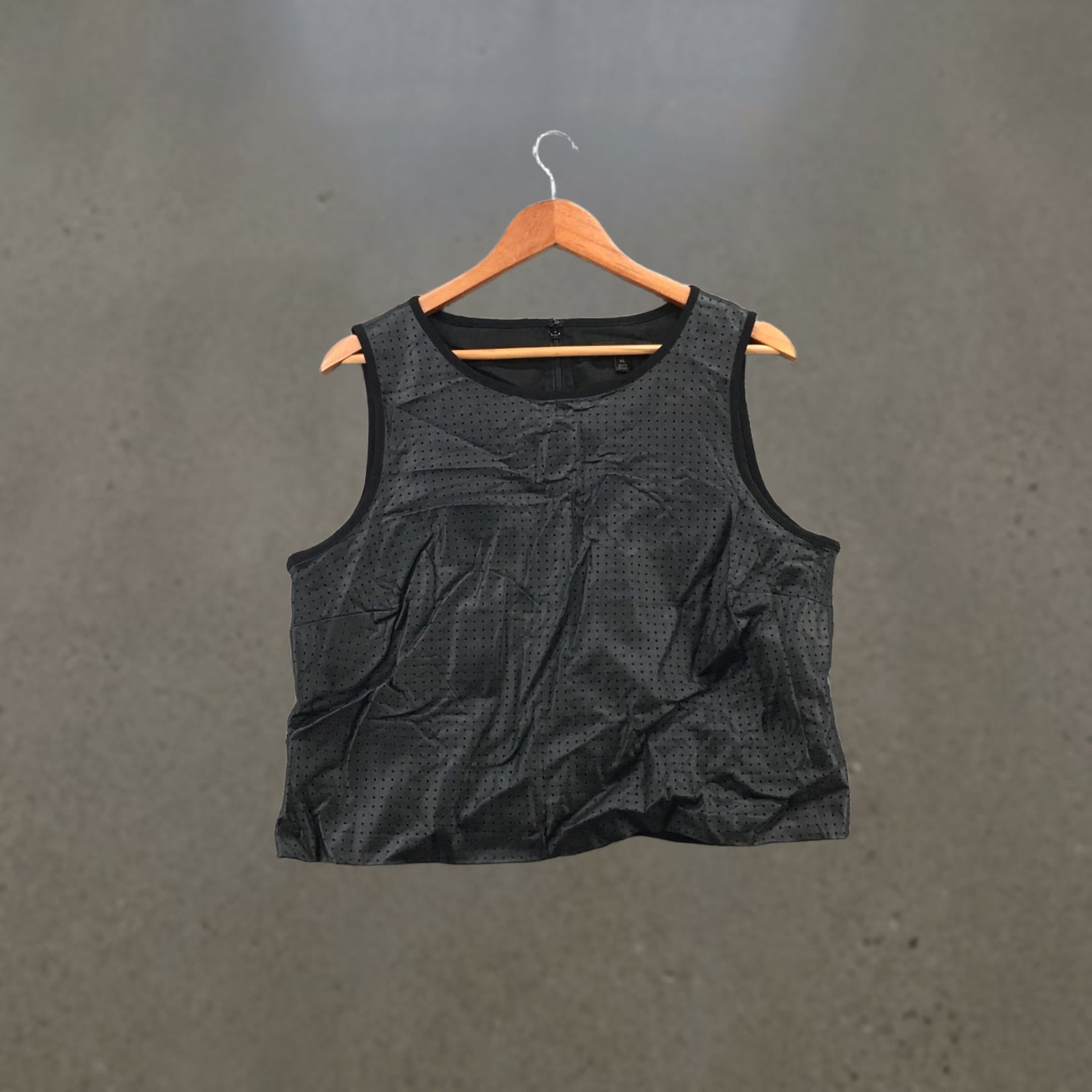 Banana Republic Banana Republic Tank Top Womens XL Black Mech Back Zip Sleeveless Round Neck Size XL / US 12-14 / IT 48-50 - 1 Thumbnail