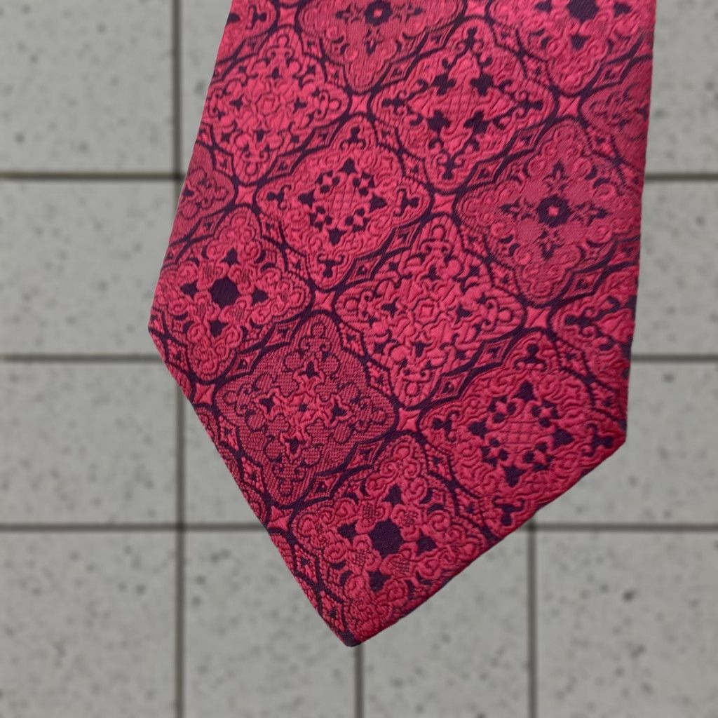 Vintage vtg 1970s Neck Tie Woven Texture Optical Geometric Floral Burst Bright Pink 4x55 Capsule Wide Necktie Size ONE SIZE - 1 Thumbnail