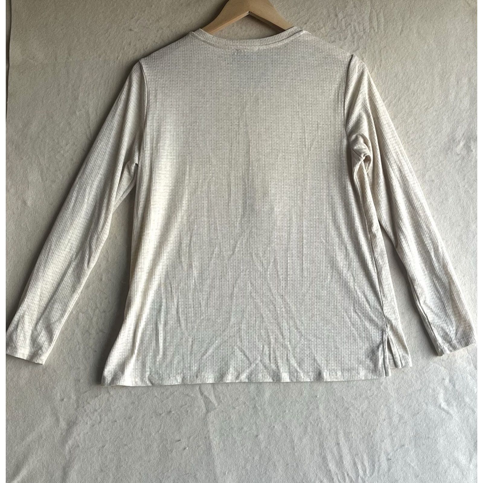 Vintage G.H. BASS & CO. WOMENS MEDIUM CREAM WAFFLE KNIT HENLEY 5 BUTTON LONG SLEEVE TOP Size M / US 6-8 / IT 42-44 - 2 Thumbnail