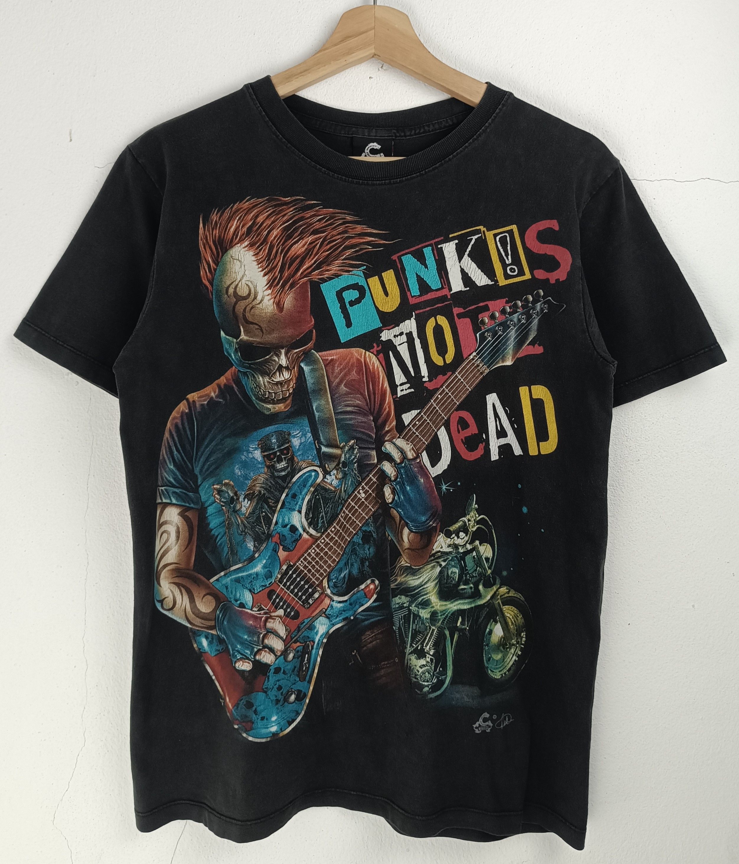 Band Tees VINTAGE Y2K PUNKS NOT DEAD GUITAR MOHAWK SEDITIONARIES TEE Size US S / EU 44-46 / 1 - 10 Thumbnail