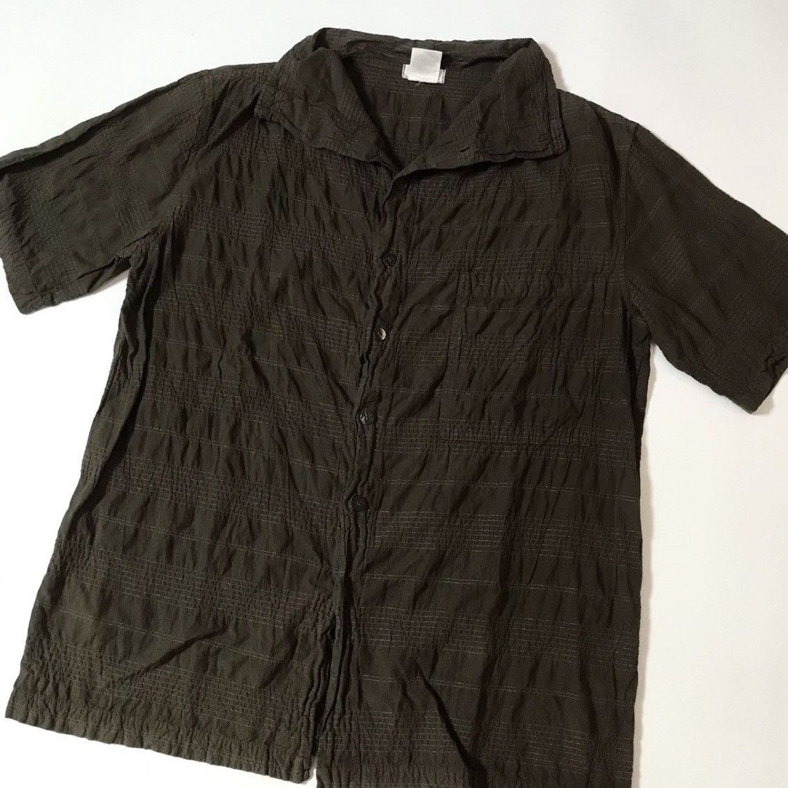 Issey Miyake TAX FREE 🇺🇸 issey miyake plantation olive wrinkled shirt Size US M / EU 48-50 / 2 - 4 Thumbnail