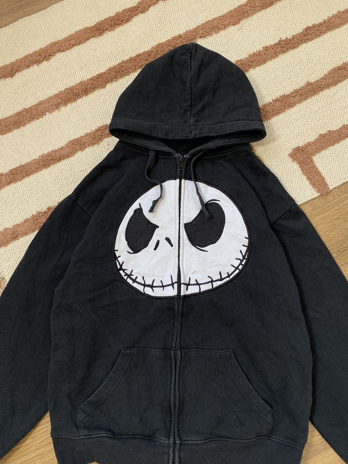 Disney NIGHTMARE BEFORE CHRISTMAS SKELETON ZIP HOODIE Size M / US 6-8 / IT 42-44 - 3 Thumbnail