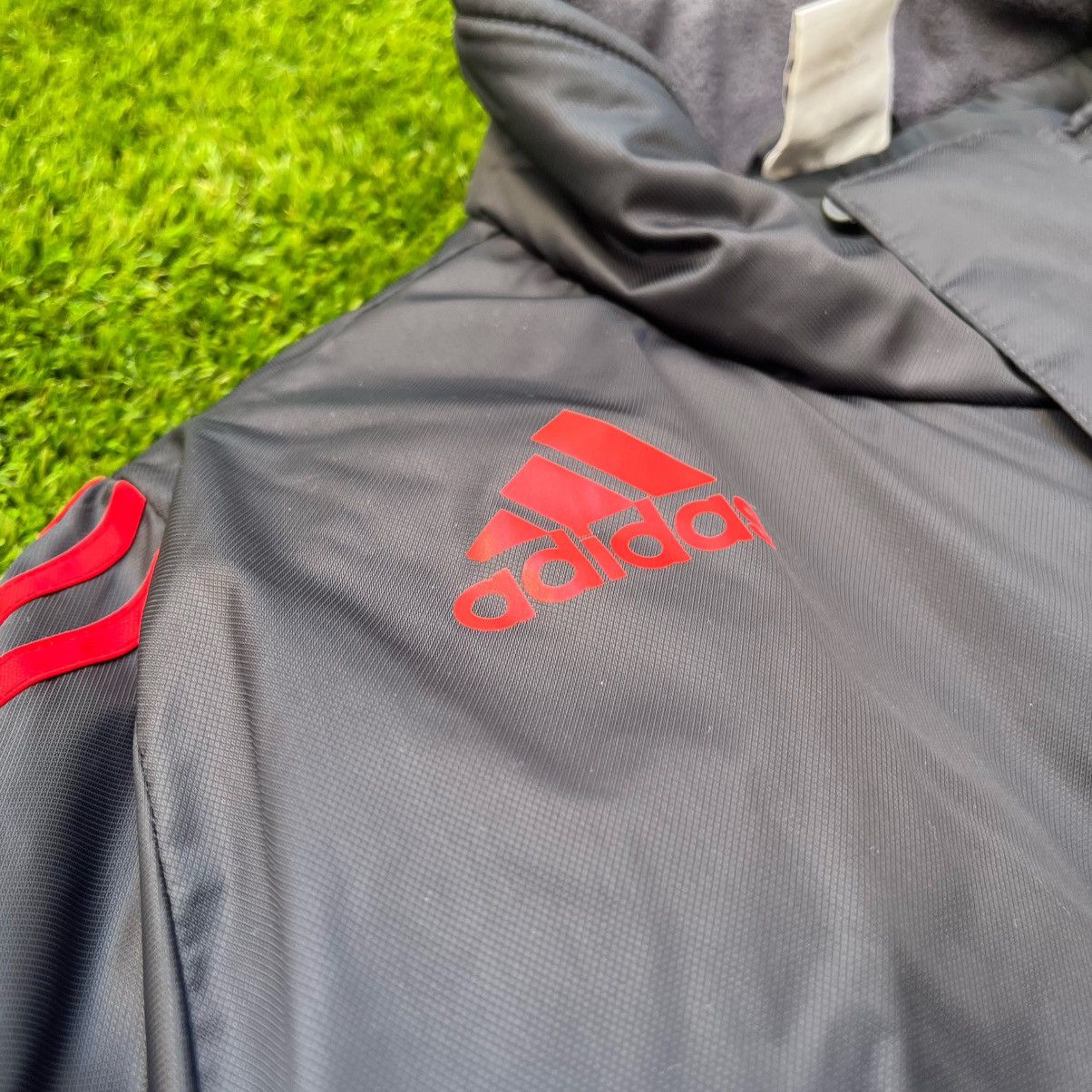 Adidas Liverpool Bench Coat 09/10 – Adidas Size US XL / EU 56 / 4 - 15 Thumbnail