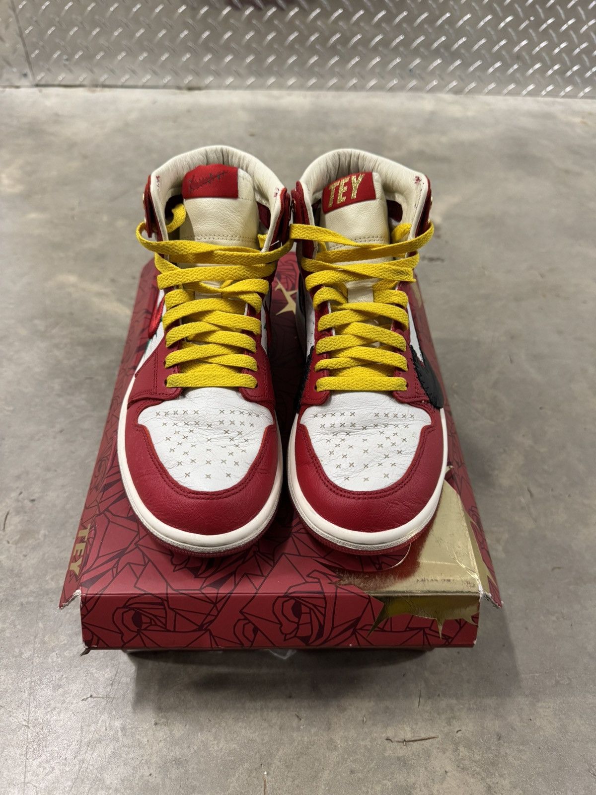 Jordan Brand Jordan 1 Zoom CMFT High 2 x Teyana Taylor Size 6W Size US 6 / IT 36 - 4 Thumbnail