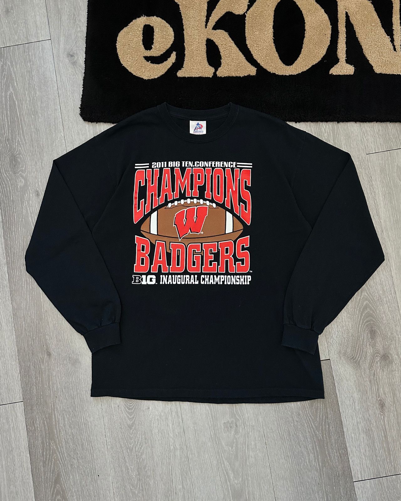NCAA 2011 University Wisconsin Badgers Big10 Champion Long Sleeve Size US L / EU 52-54 / 3 - 1 Thumbnail
