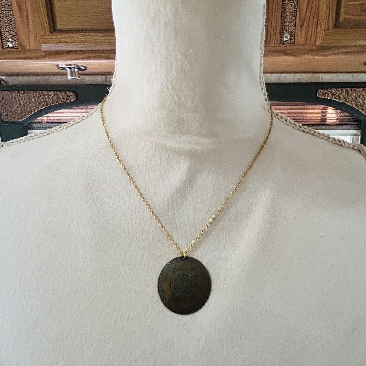 Vintage Vintage brass Egyptian revival turtle medallion necklace Size ONE SIZE - 3 Thumbnail
