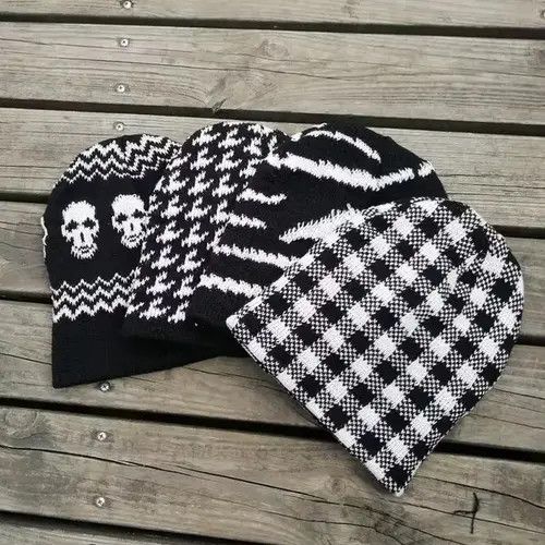 VIBE y2k grunge style black white beanies Size ONE SIZE - 1 Thumbnail