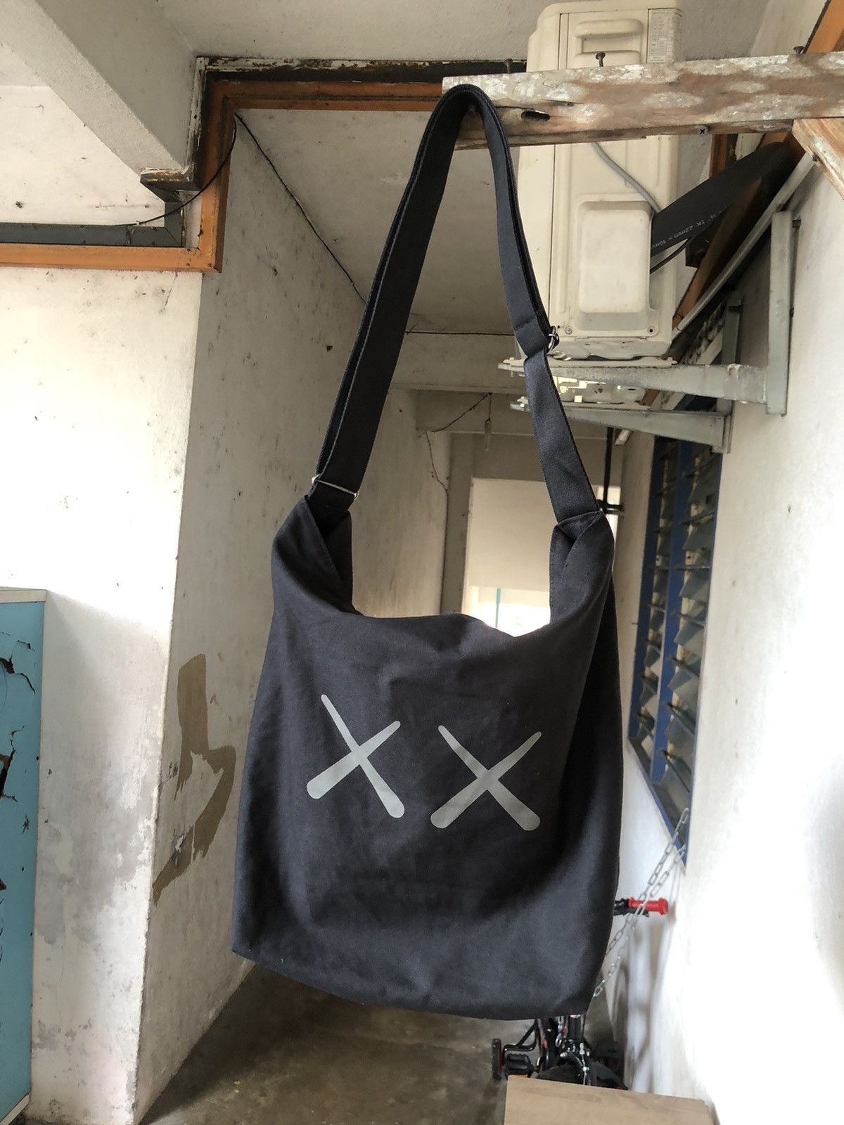 Kaws Rare❗️Kaws x Andy Warhol Cross body Bag/ Tote Bag Size ONE SIZE - 16 Thumbnail