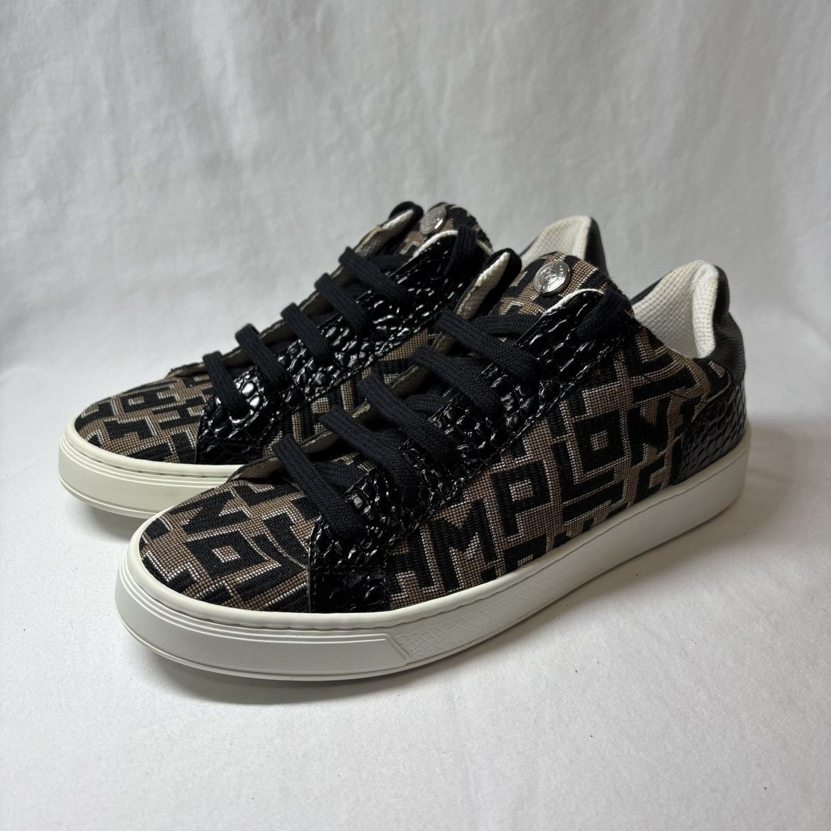 Longchamp AUTHENTIC Longchamp Sneakers Size US 8 / IT 38 - 3 Thumbnail